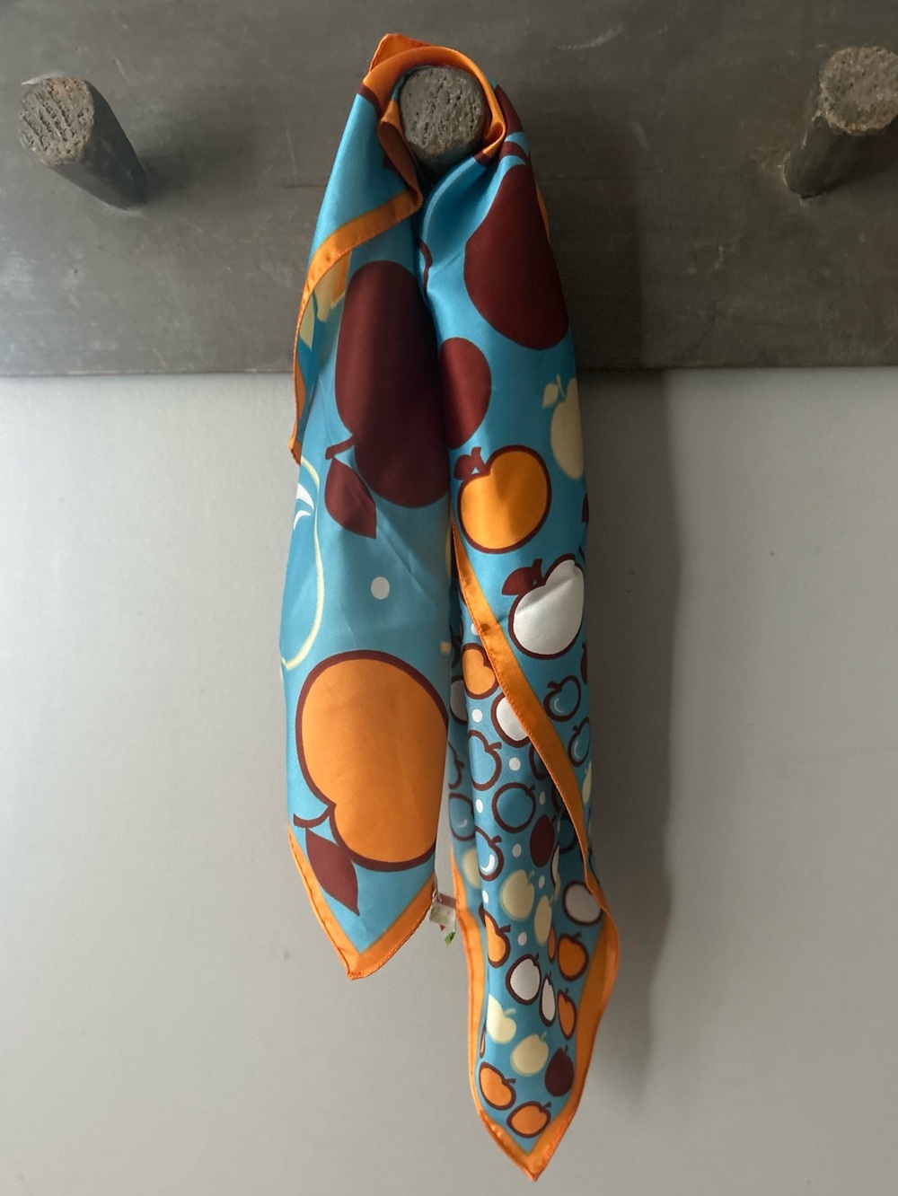 Vintage Satin scarf - Picture 4 of 15
